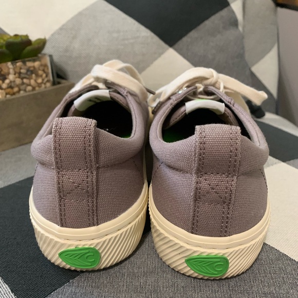 CARIUMA: LIKE NEW UNISEX GRAY CANVAS SNEAKERS IN WOMAN’S 8/MEN’S 6.5. - Picture 3 of 11